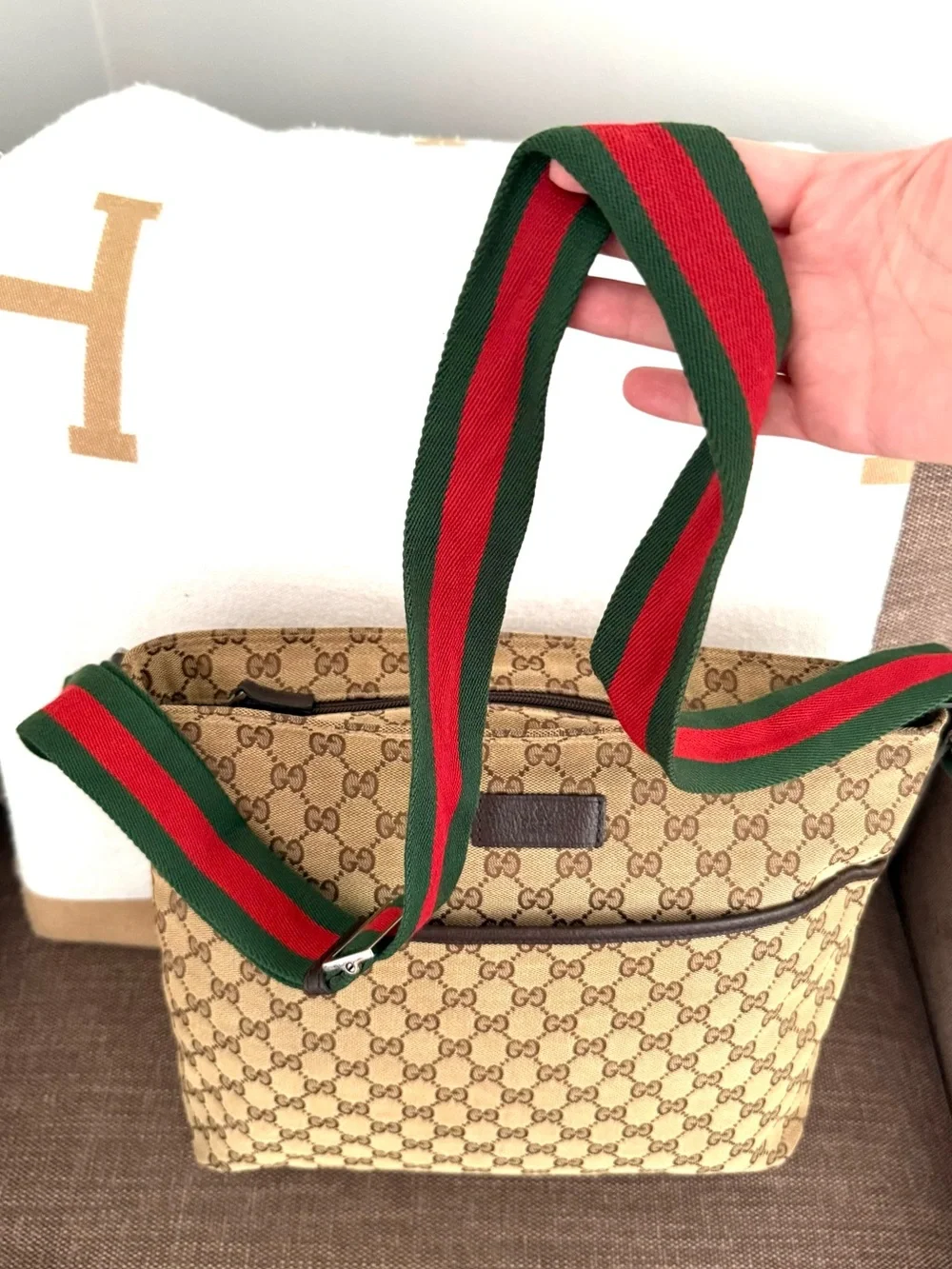 Gucci authentic brown canvas messanger bag unisex crossbody red green strap